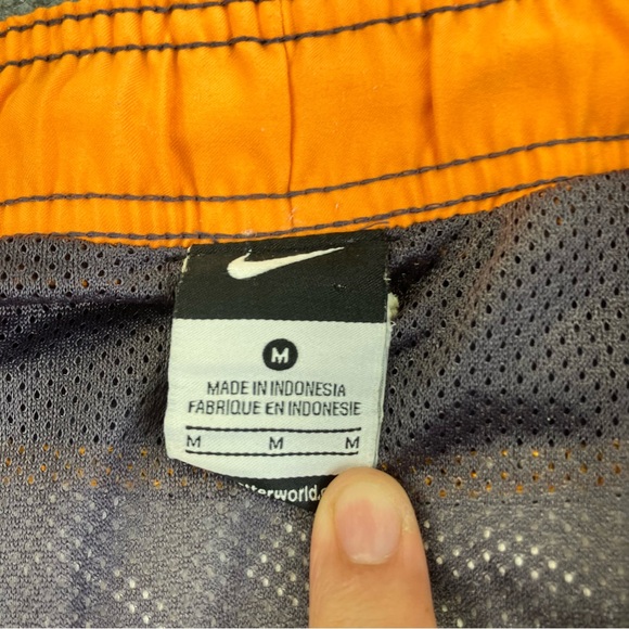 Nike Men Swimwear M Black Swim Trunks Logo Swoosh Surf Beach - Picture 5 of 8